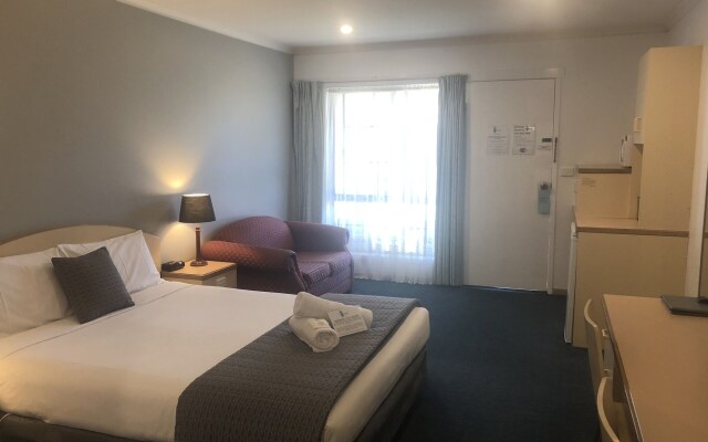 Capricorn Motor Inn