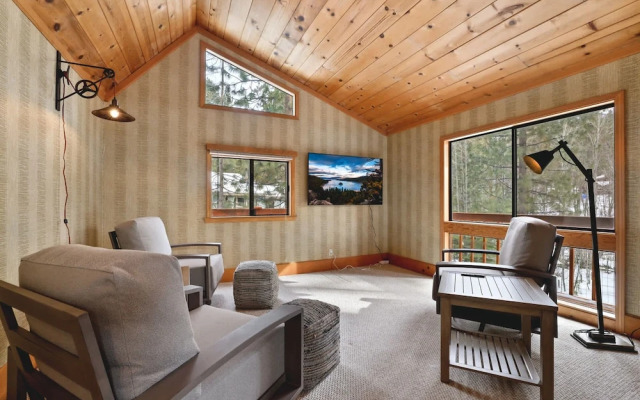 Tahoe Forest Chalet 3BR House w/ Mountain Views