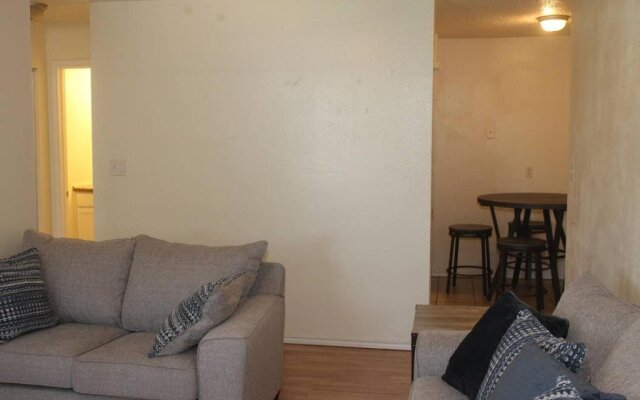 1 bedroom apartment within sight of Fort. Sill