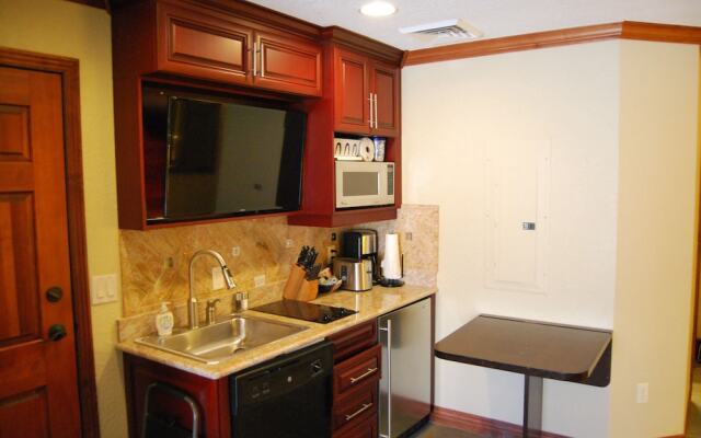 White Pines 1-BD at Westgate - Solace