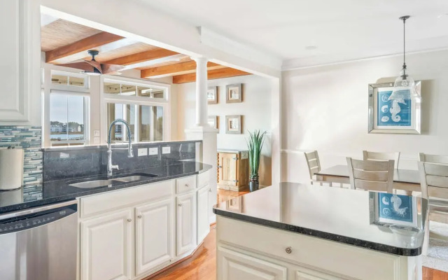 Hidden Paradise Coastal Views!