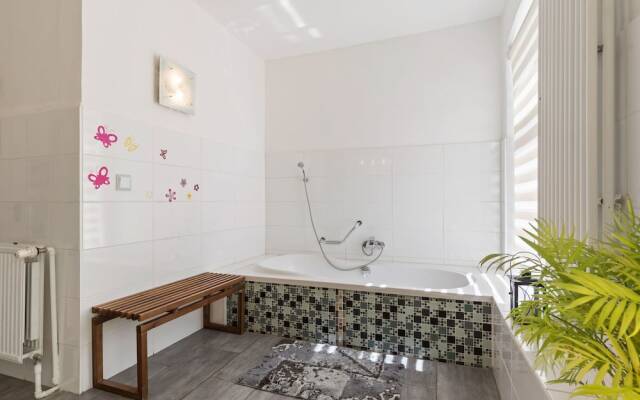 Delightful Apartment in Klein Pravtshagen With Boating