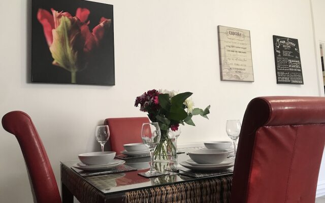 Stylish 3-bed Preston Home for Relaxing Comfy Stay