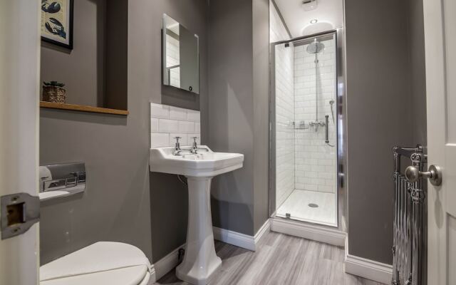 Lady Tenby - 2 Bedroom Luxury Apartment