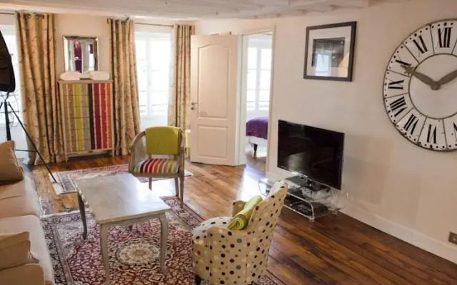 Luxurious apartment, near Louvre at the heart of Paris