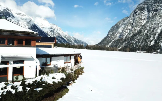 Chalet Leutasch With Ski Trail & Mountain Views