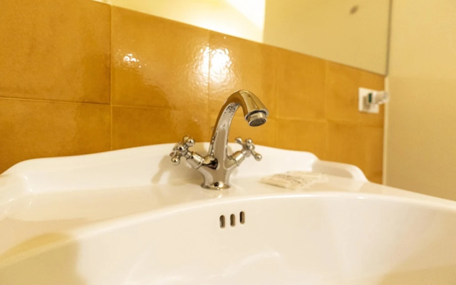 Via Carlo De Cesare 56 - Camera 3