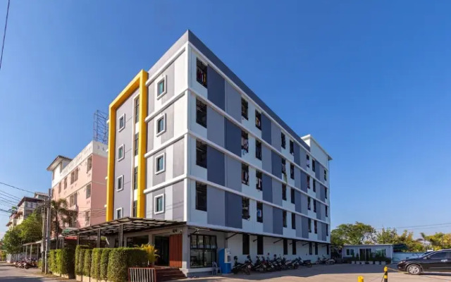 Salinsiri at Lat Krabang