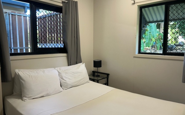 Tropical Hibiscus Caravan Park – Guest Rooms – Wongaling Beach