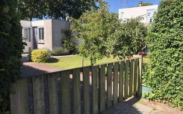 Bungalow Dune - Klepperstee Ouddorp near the beach with 2 terraces and garden - not for companies
