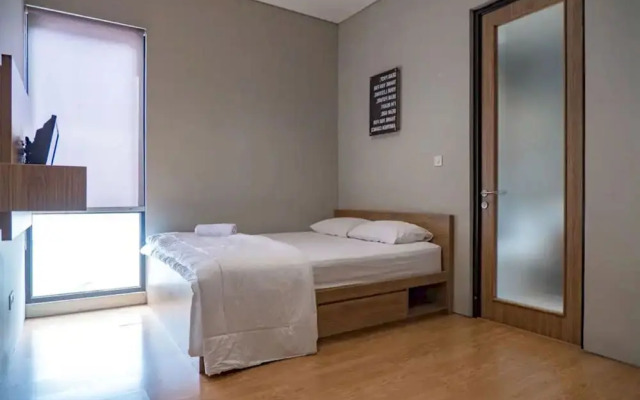 OYO 93998 Three J Living