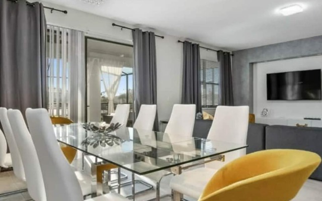 2901 Amazing 8BD Cinema and Game Room