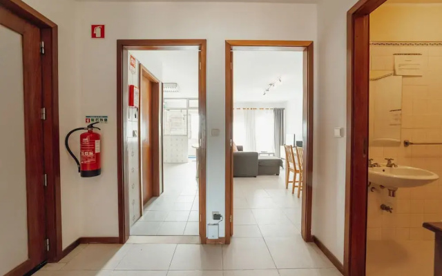 Espinho Modern 3 Bedroom Apartment by Vacationy