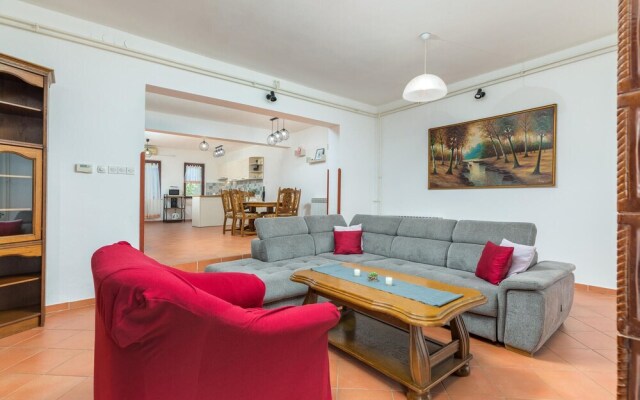 Awesome Home in Fazana With Wifi and 4 Bedrooms