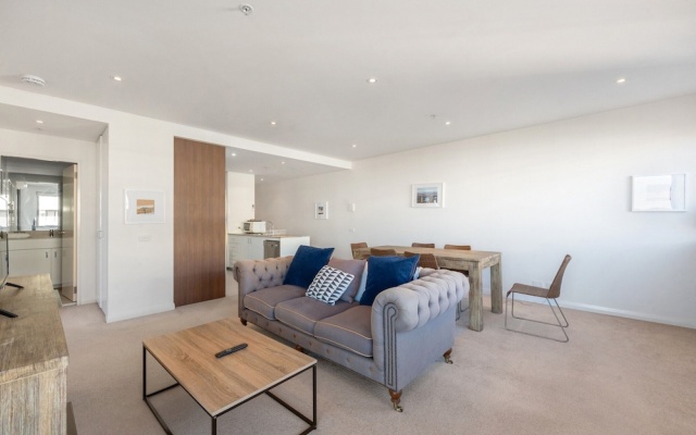Charming 2BR Apartment Near Canberra's Attractions – Guest Rooms – Lyneham