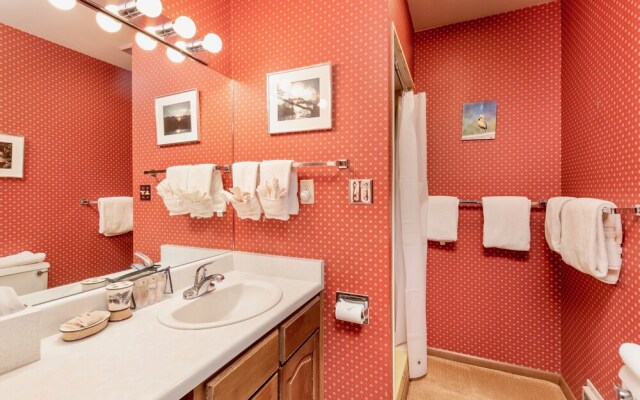 Macmillan Dog-friendly Vacation At Windcliff 4 Bedroom Home by RedAwning