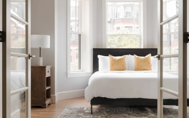 Oakwood At 234 Newbury