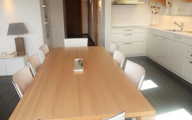 Hilltop Apartment With Valley Views