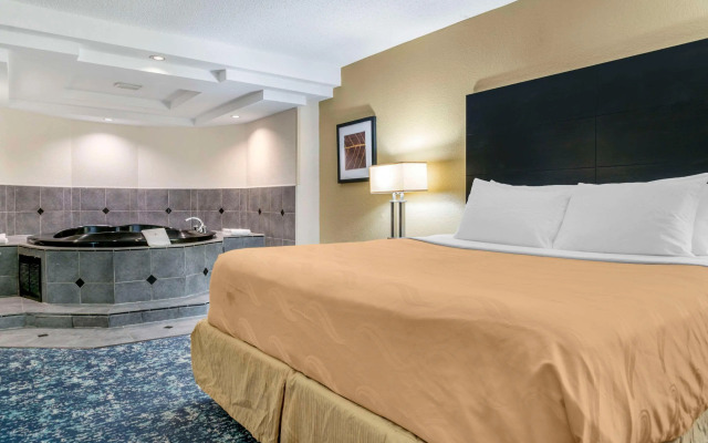 Quality Inn and Suites Livonia