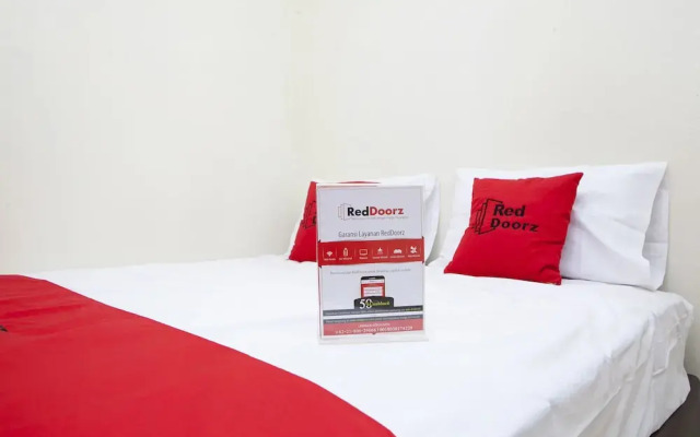 RedDoorz near Maranatha University 4