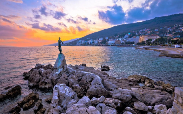 Amazing Pool & Whirlpool Villa Mirna