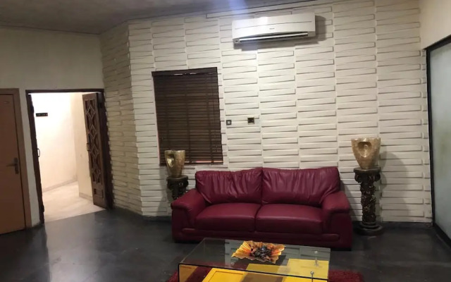 Solitude Hotel Yaba