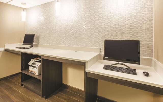 La Quinta Inn & Suites by Wyndham Mechanicsburg - Harrisburg