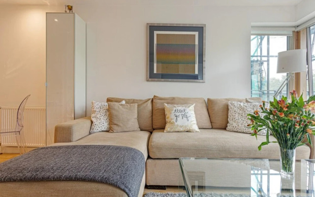 Bright 1 Bedroom Apartment Near London Bridge With Balcony