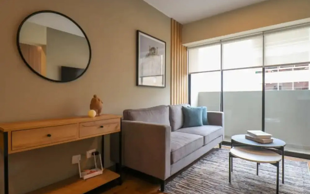 w Glorious 2BR w Perfect Balcony Near Kennedy Park