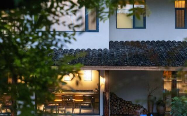 Yifangxi Hot Spring Hotel (Xianahei Branch, Wanfenglin Scenic Area)