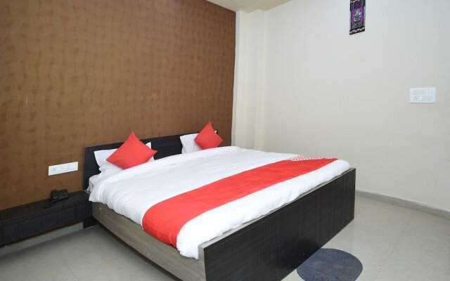 Oyo 23218 Hotel Laxmi Vridhi