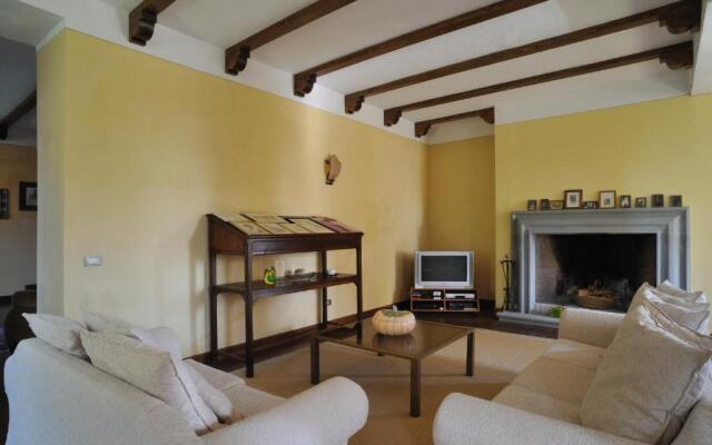 Villa Augusta Sleeps 14 Exclusive Pool