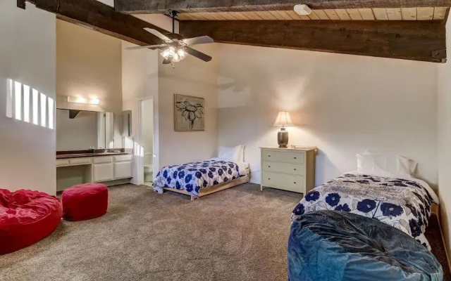 Alpine Meadows Peak 15 Min to Commons Beach