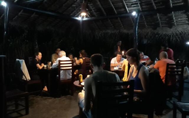 Little Sunshine Guest House & Restaurant