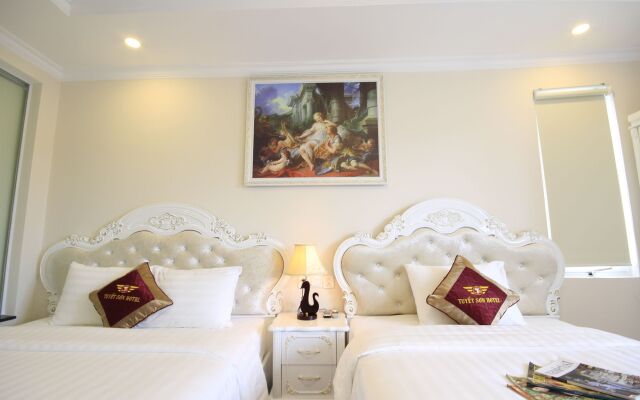 Tuyet Son Hotel