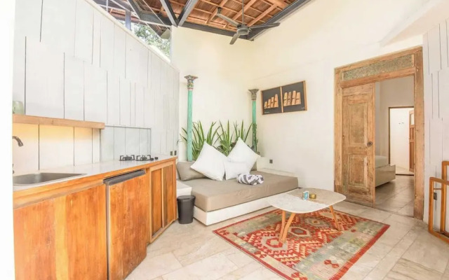 Contemporary 2-br Art Deco Villa, 800m to Beach