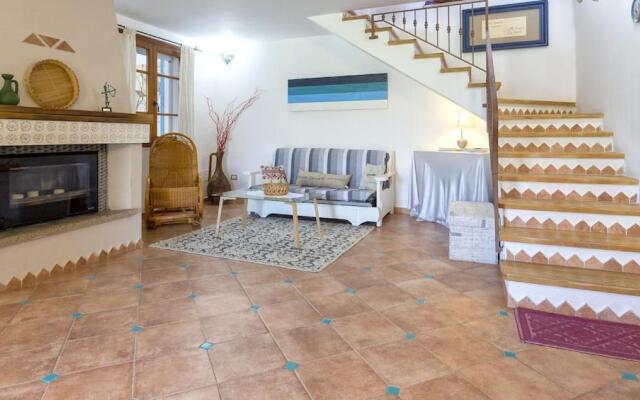 Alghero, Villa Josephine With Spectacular Swimming Pool, for 8 Guests