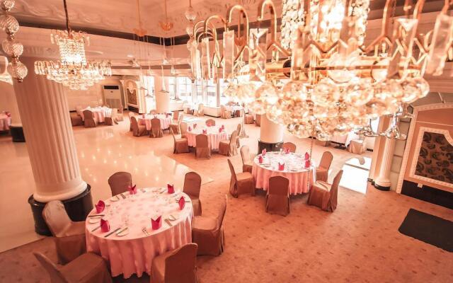 Chinggis Khaan Hotel