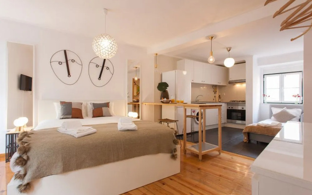 Moniz Studio by Lu Holiday
