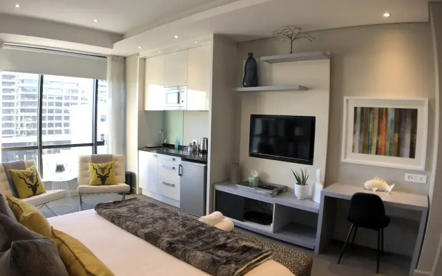 Sandton Skye Suite 604