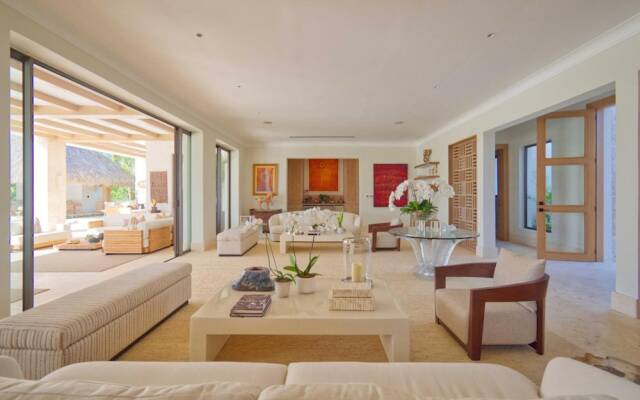 Luxury Villa With Heated Pool Jacuzzi Full Staff
