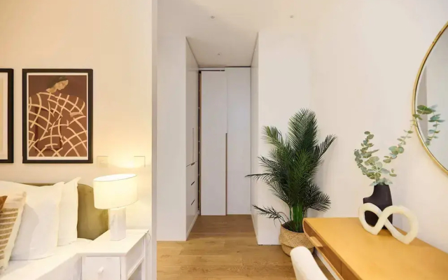 Mill Hill Mews Home with Garden