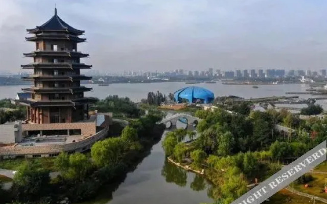 Junlan Yuejing Hotel (Yinchuan Yuehaiwan CBD Lanshan Park)