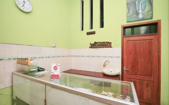 Penginapan Anggrek Syariah 1 by OYO Rooms