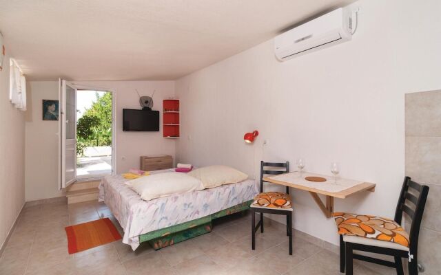 Stunning Home in Supetar With Jacuzzi, Wifi and 4 Bedrooms