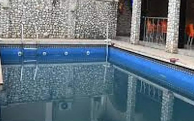 Choice Gate Hotel and Suites
