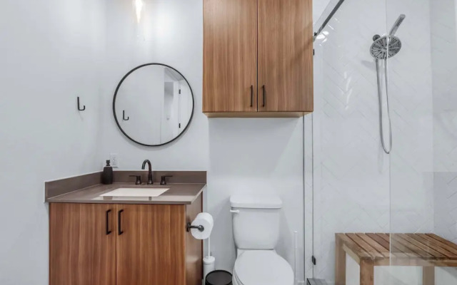 Creekside Modern Condo for 4