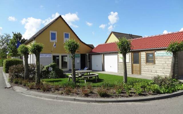 Spacious Holiday Home With Wifi, Beach at 200 m