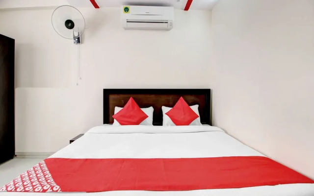 OYO 44366 Webmienz Hotel