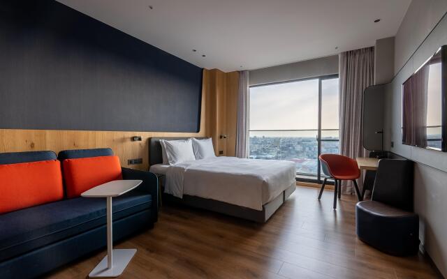 Holiday Inn Express Chiayi, an IHG Hotel